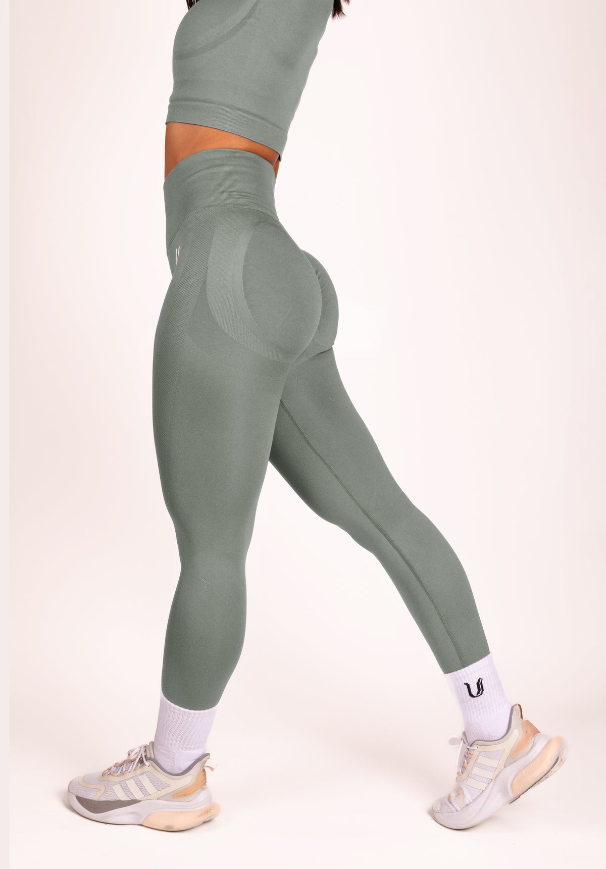 Leonie Set Lang Grijs - Dames workout kleding achterkant