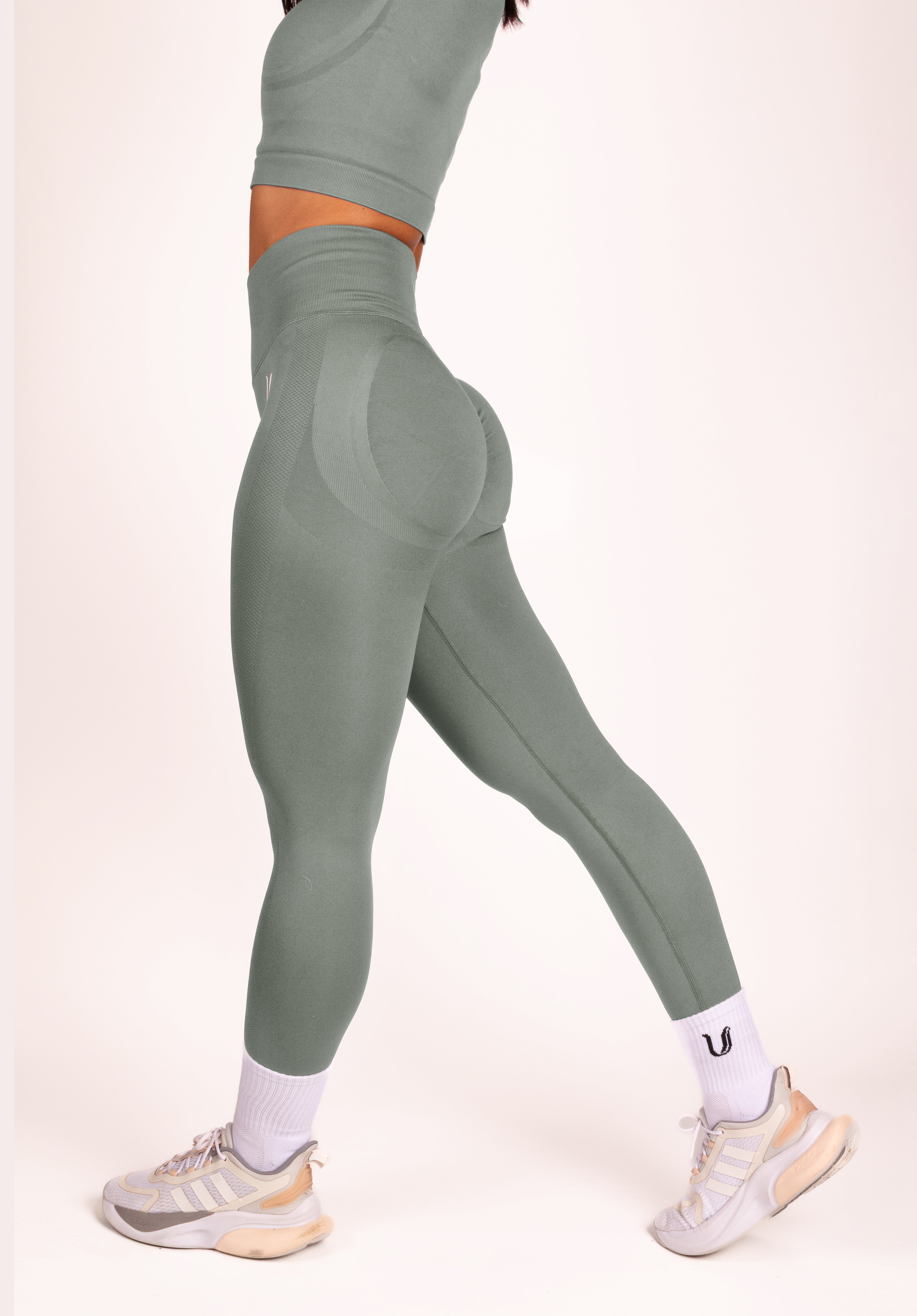 Leonie Set Lang Grijs - Dames workout kleding achterkant
